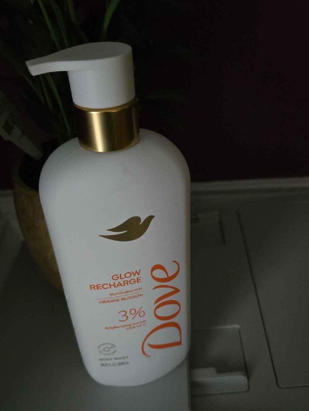 Dove Glow Recharge Orange Blossom Body Wash - White & Gold Bottle